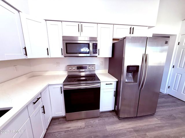 1009 E CHIPMAN Road, Phoenix, AZ 85040