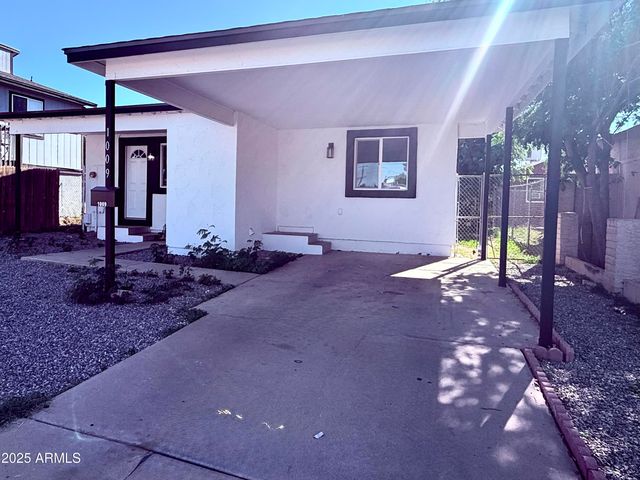 1009 E CHIPMAN Road, Phoenix, AZ 85040