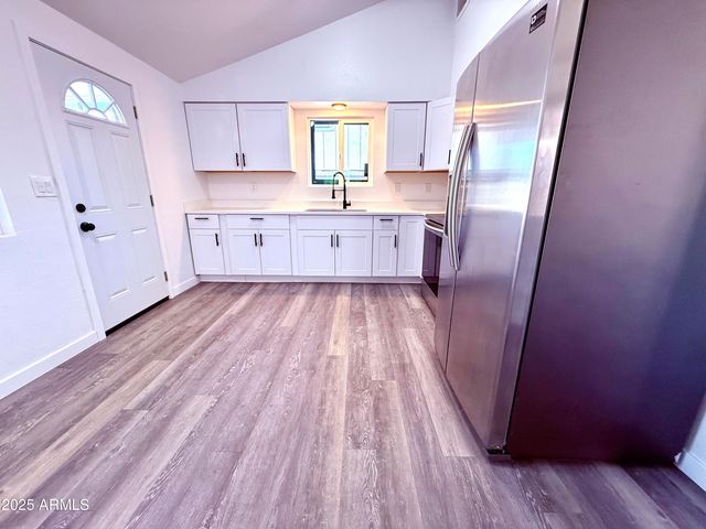 1009 E CHIPMAN Road, Phoenix, AZ 85040