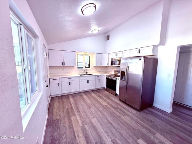 1009 E CHIPMAN Road, Phoenix, AZ 85040