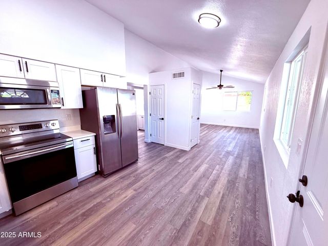 1009 E CHIPMAN Road, Phoenix, AZ 85040