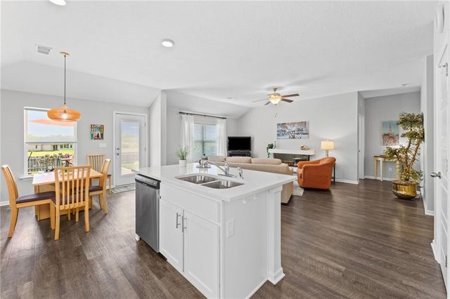 8000 SE 6th Terrace, Blue Springs, MO 64014