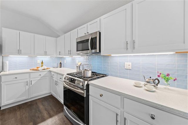 8000 SE 6th Terrace, Blue Springs, MO 64014