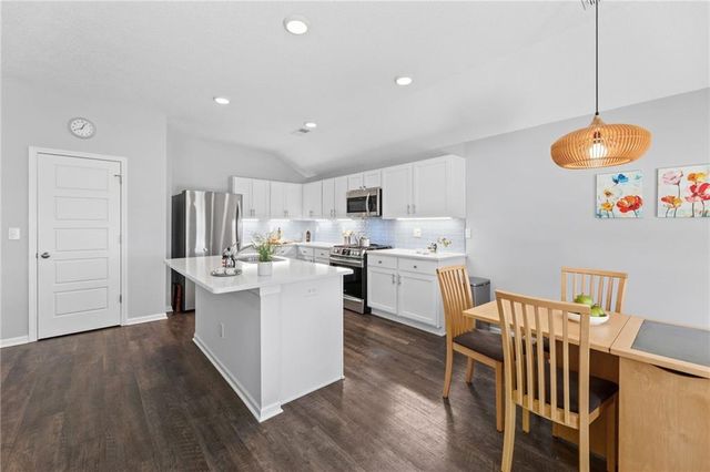 8000 SE 6th Terrace, Blue Springs, MO 64014