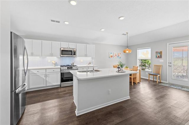 8000 SE 6th Terrace, Blue Springs, MO 64014