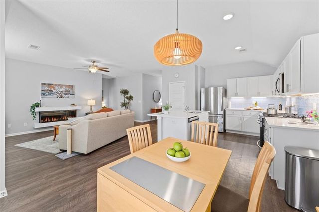 8000 SE 6th Terrace, Blue Springs, MO 64014