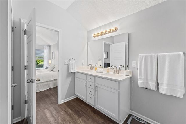 8000 SE 6th Terrace, Blue Springs, MO 64014