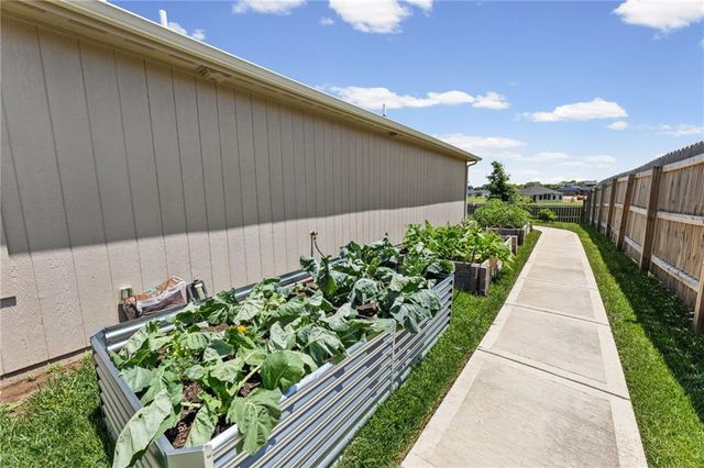 8000 SE 6th Terrace, Blue Springs, MO 64014