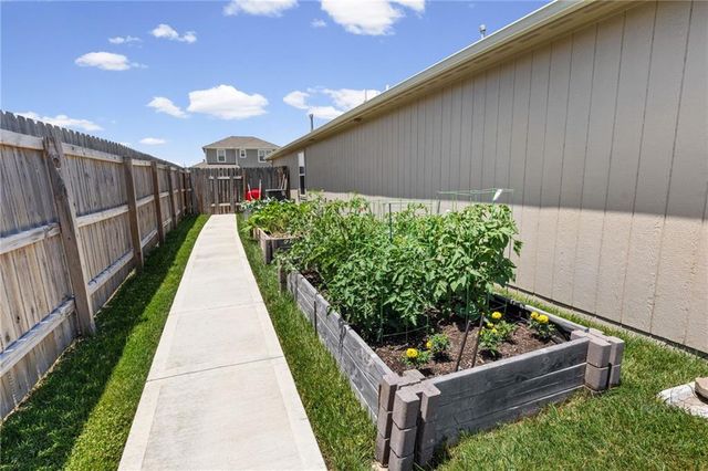 8000 SE 6th Terrace, Blue Springs, MO 64014