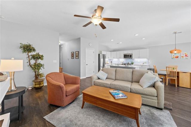 8000 SE 6th Terrace, Blue Springs, MO 64014