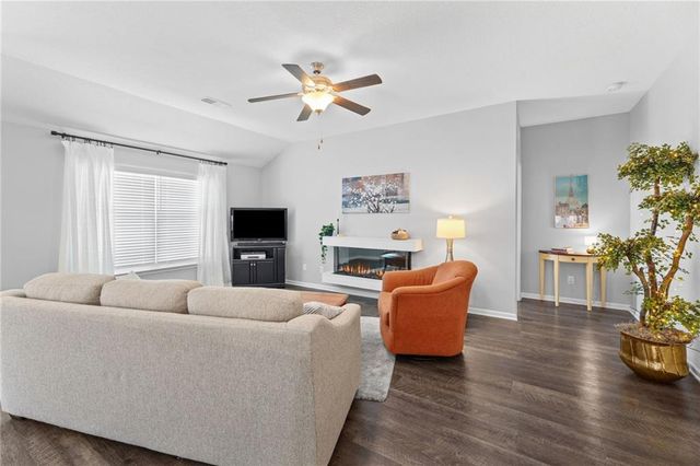 8000 SE 6th Terrace, Blue Springs, MO 64014