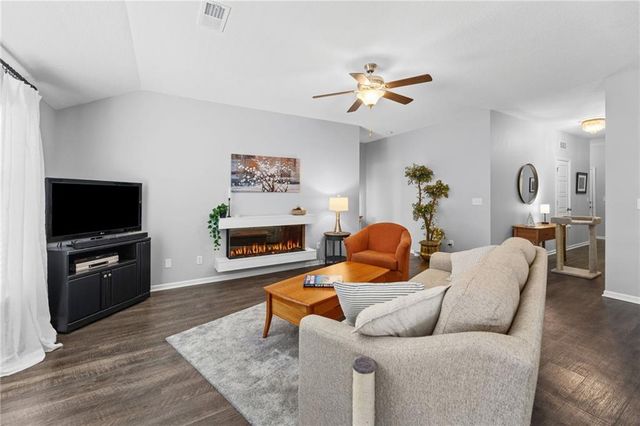 8000 SE 6th Terrace, Blue Springs, MO 64014