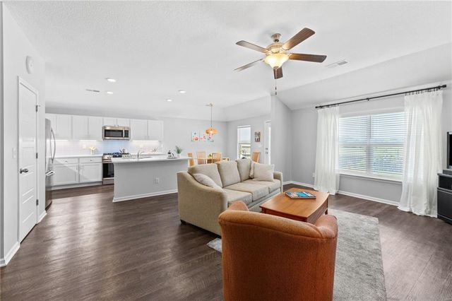 8000 SE 6th Terrace, Blue Springs, MO 64014