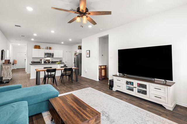 209 Ehrlich ST, Kyle, TX 78640