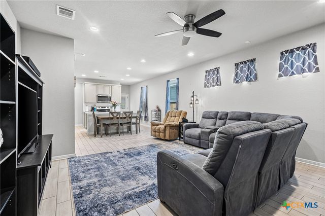 205 Unforgiven Lane, Jarrell, TX 76537