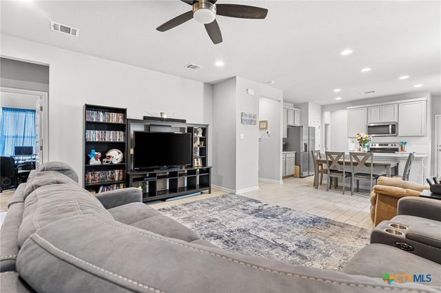 205 Unforgiven Lane, Jarrell, TX 76537