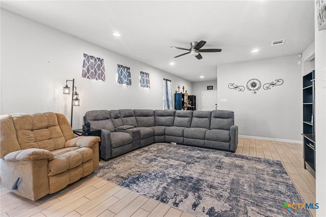 205 Unforgiven Lane, Jarrell, TX 76537