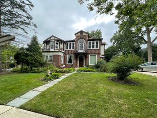 1155 N Saint Johns Avenue F, Highland Park, IL 60035