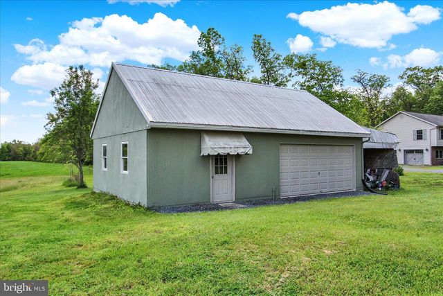 145 ROBERTS RD, Littlestown, PA 17340