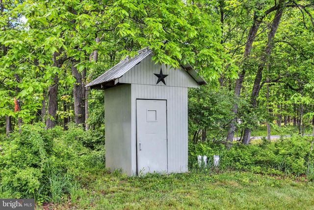 145 ROBERTS RD, Littlestown, PA 17340