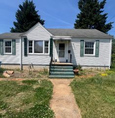 2432 Ravenwood AVE, Roanoke, VA 24012