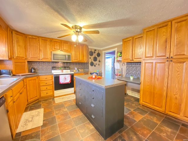 6066 W State Road 60, Mitchell, IN 47446