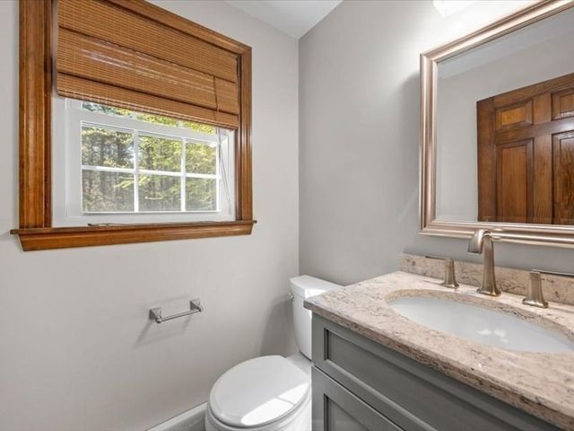 87 Pickens Street, Lakeville, MA 02347