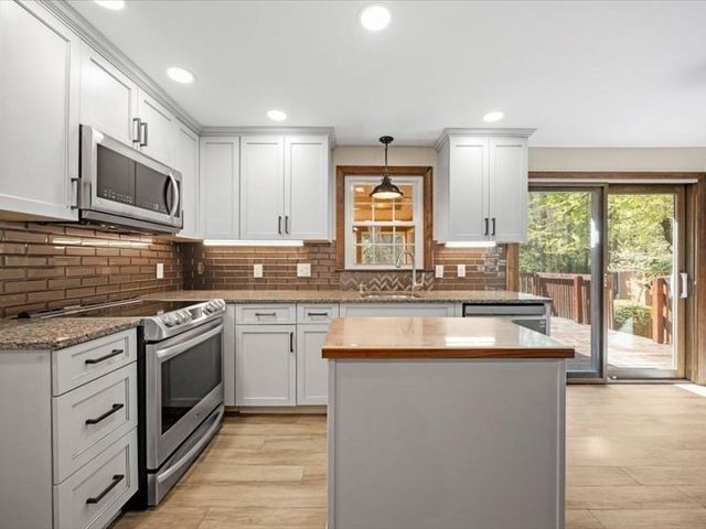 87 Pickens Street, Lakeville, MA 02347