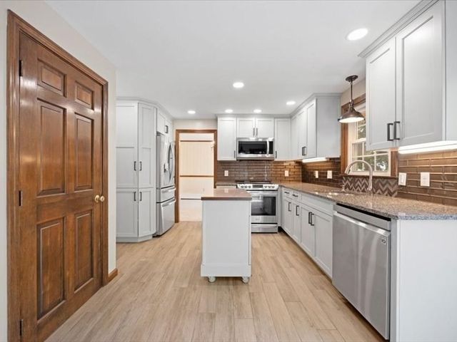 87 Pickens Street, Lakeville, MA 02347