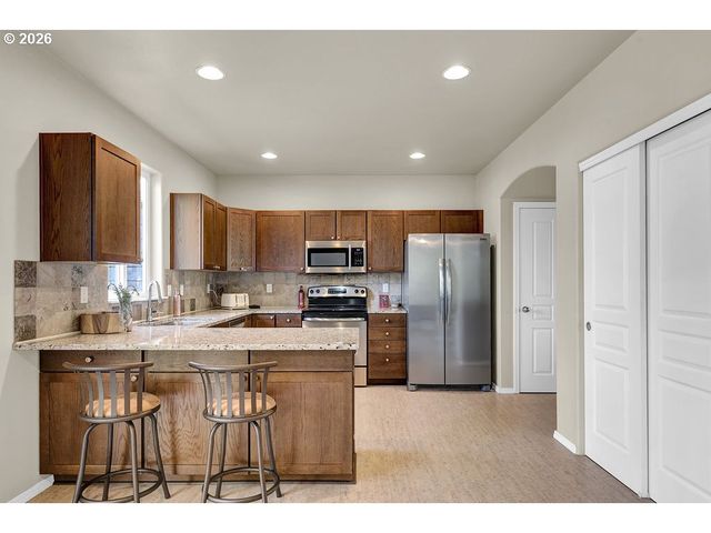654 N GARDEN Way, Eugene, OR 97401