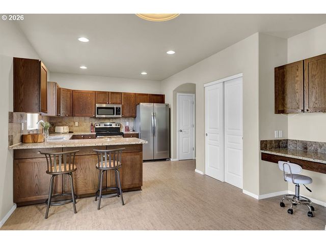 654 N GARDEN Way, Eugene, OR 97401