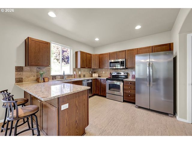 654 N GARDEN Way, Eugene, OR 97401