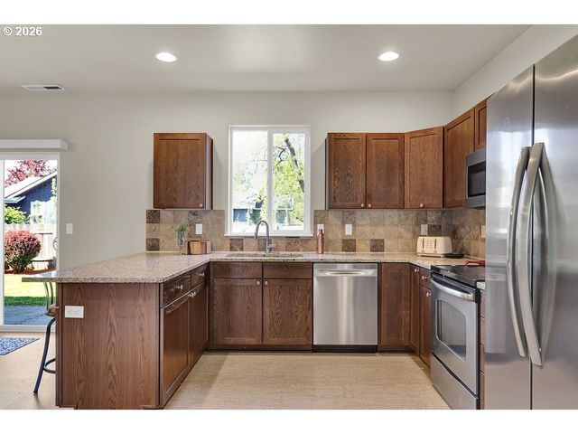 654 N GARDEN Way, Eugene, OR 97401