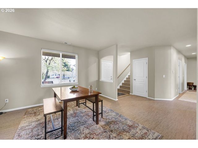 654 N GARDEN Way, Eugene, OR 97401