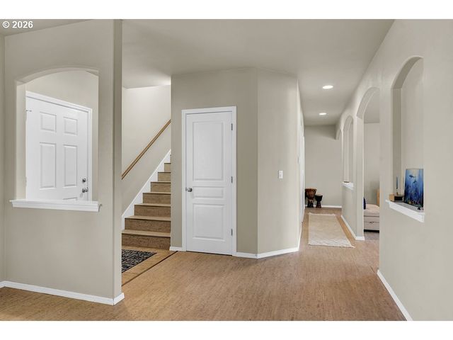 654 N GARDEN Way, Eugene, OR 97401