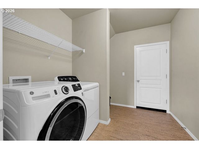 654 N GARDEN Way, Eugene, OR 97401