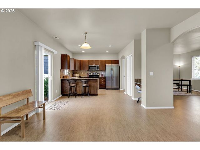 654 N GARDEN Way, Eugene, OR 97401