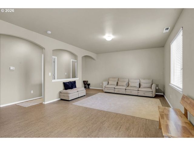 654 N GARDEN Way, Eugene, OR 97401