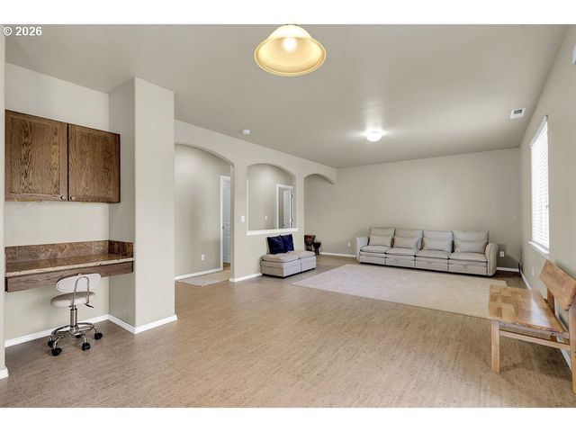 654 N GARDEN Way, Eugene, OR 97401