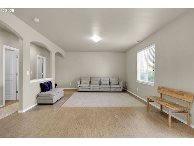654 N GARDEN Way, Eugene, OR 97401