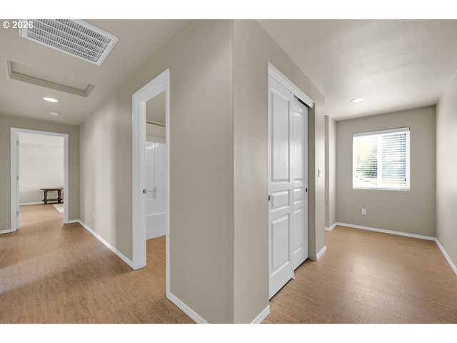 654 N GARDEN Way, Eugene, OR 97401