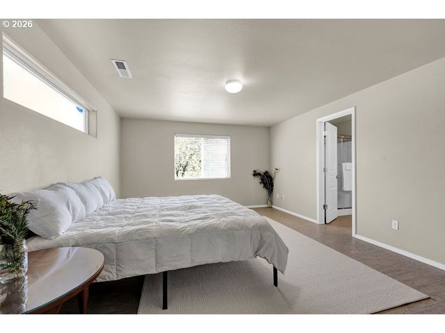654 N GARDEN Way, Eugene, OR 97401