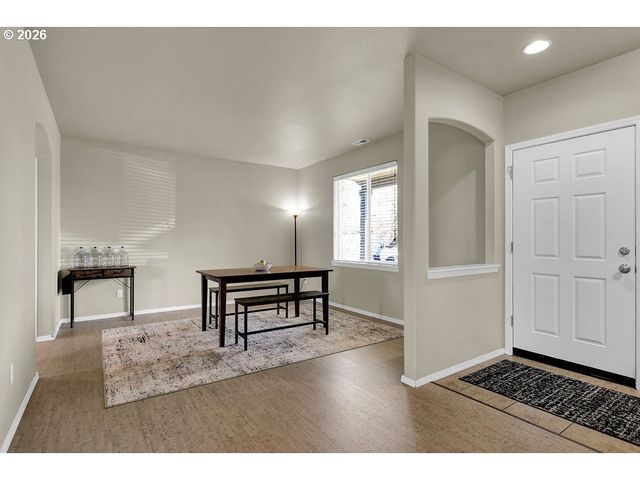 654 N GARDEN Way, Eugene, OR 97401