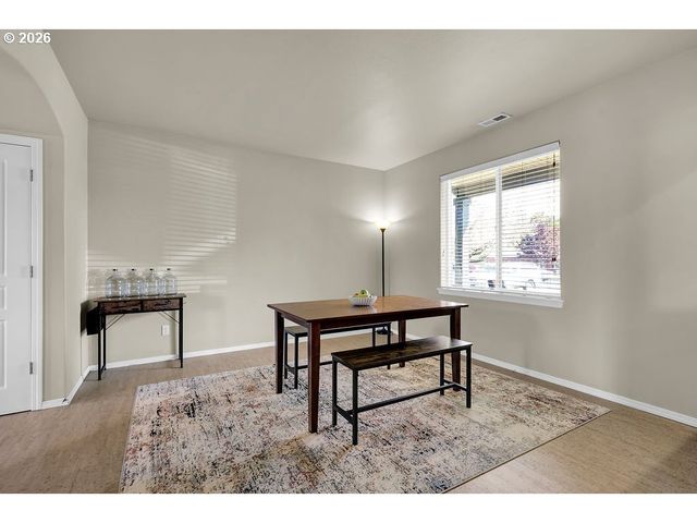 654 N GARDEN Way, Eugene, OR 97401