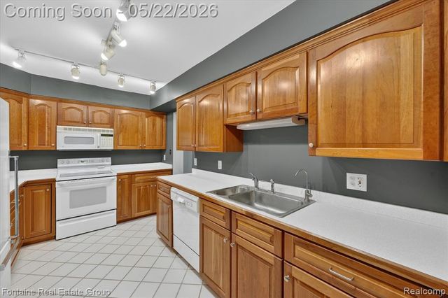 7406 Azalea Court, West Bloomfield, MI 48322