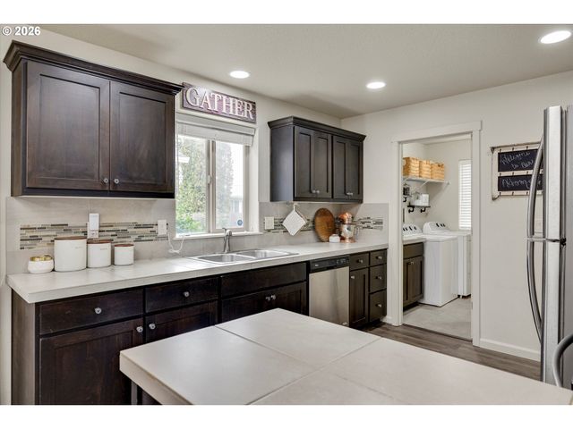 735 GARDEN Ct, Molalla, OR 97038