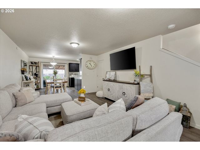 735 GARDEN Ct, Molalla, OR 97038