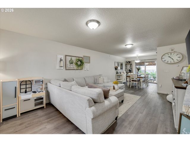 735 GARDEN Ct, Molalla, OR 97038