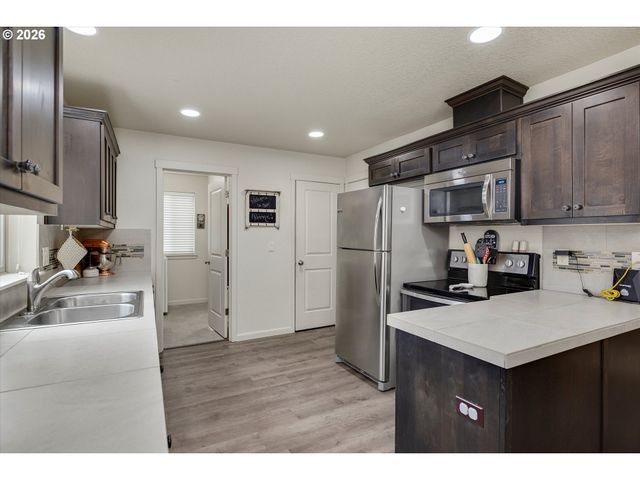 735 GARDEN Ct, Molalla, OR 97038