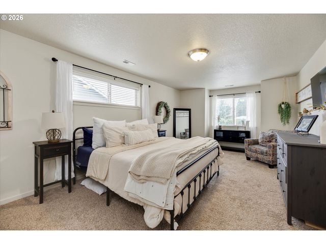 735 GARDEN Ct, Molalla, OR 97038